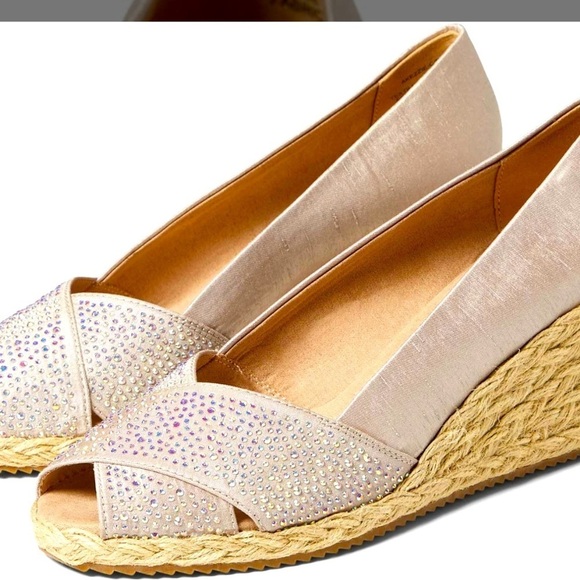 Anne Klein (i-flex) 9.5 heel size 3 inches brand new with out tags - Picture 3 of 13